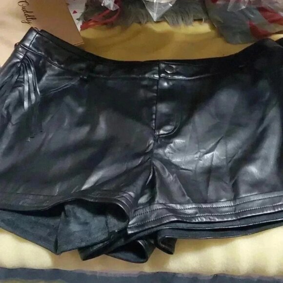 F21 faux leather shorts with fringe - Picture 4 of 14